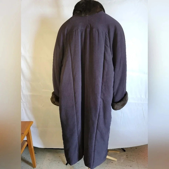 Vintage Womens Jones New York Long  Warm Winter Coat Navy Blue Medium - Picture 8 of 11